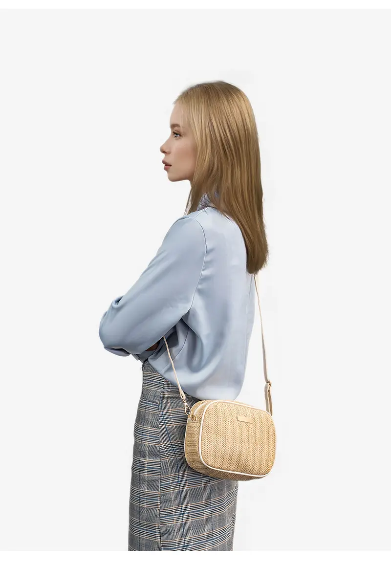 Knitted camera bag with bright film decoration, fashionable and simple grass woven bag, women's crossbody shoulder bag