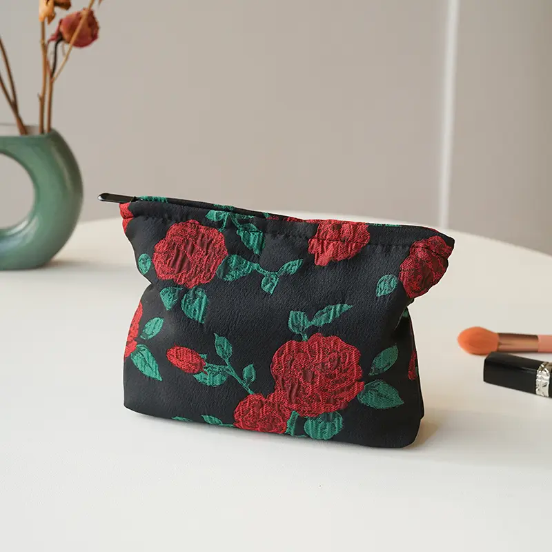 Red Rose Women's Cosmetic Bag, Large Capacity Cosmetics and Skincare Products Storage Bag, Travel Amenity Bag, Easy Clutch