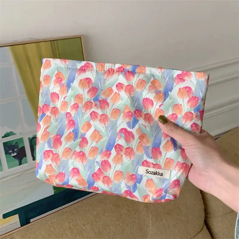 Summer Fresh Flower Women's Cosmetic Bag Large Capacity Makeup Bag Travel Cosmetic Organizer Zipper Lipstick Makeup Pouch Case