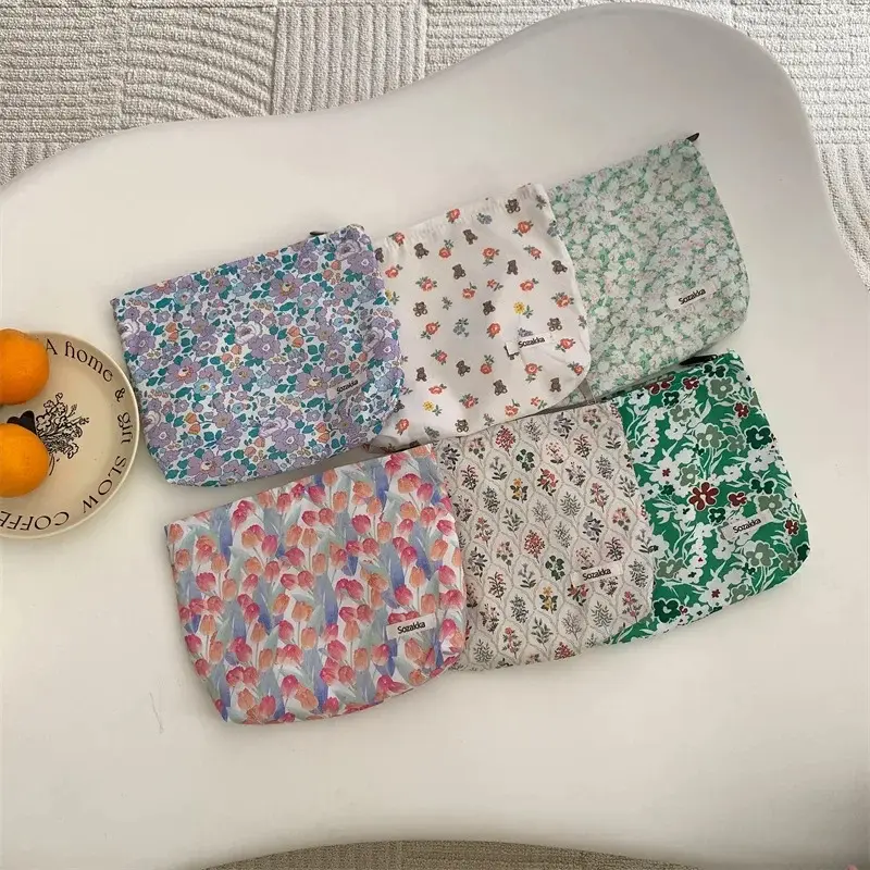Summer Fresh Flower Women's Cosmetic Bag Large Capacity Makeup Bag Travel Cosmetic Organizer Zipper Lipstick Makeup Pouch Case
