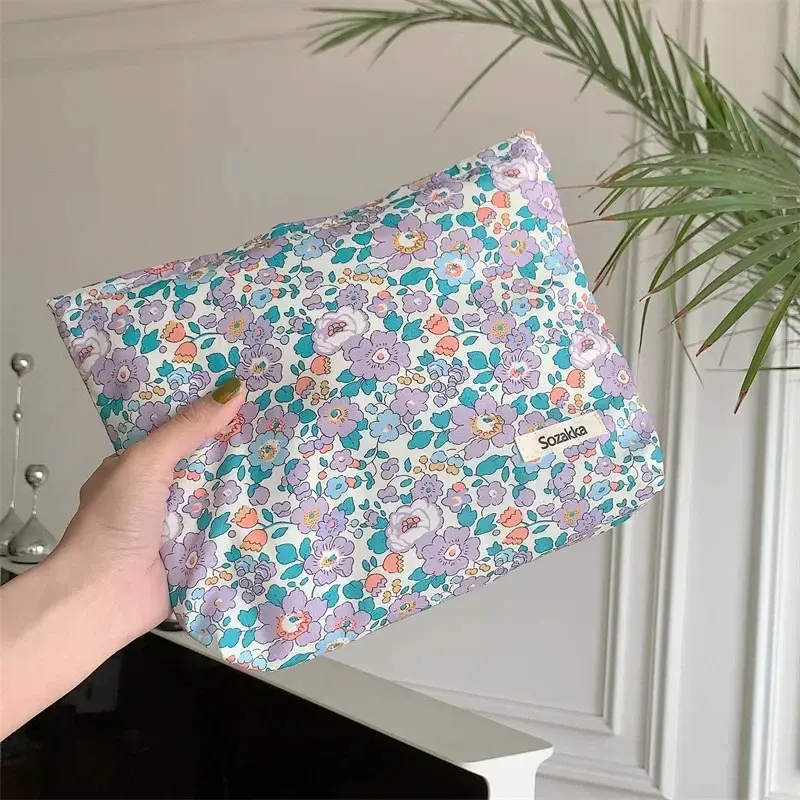 Summer Fresh Flower Women's Cosmetic Bag Large Capacity Makeup Bag Travel Cosmetic Organizer Zipper Lipstick Makeup Pouch Case