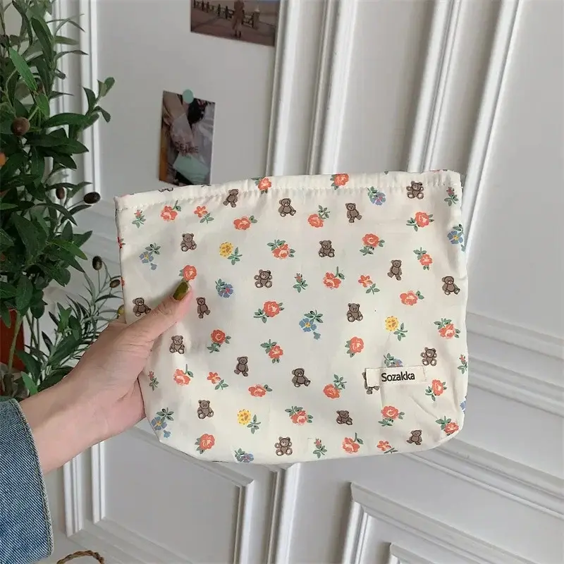 Summer Fresh Flower Women's Cosmetic Bag Large Capacity Makeup Bag Travel Cosmetic Organizer Zipper Lipstick Makeup Pouch Case