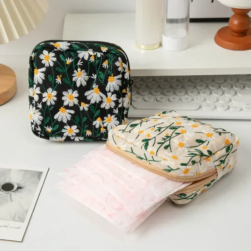 Embroidered Daisy Flower Floral Cosmetic Bag Portable Travel Carry on Makeup Bag Skin Care Toilet Bag Gift Women