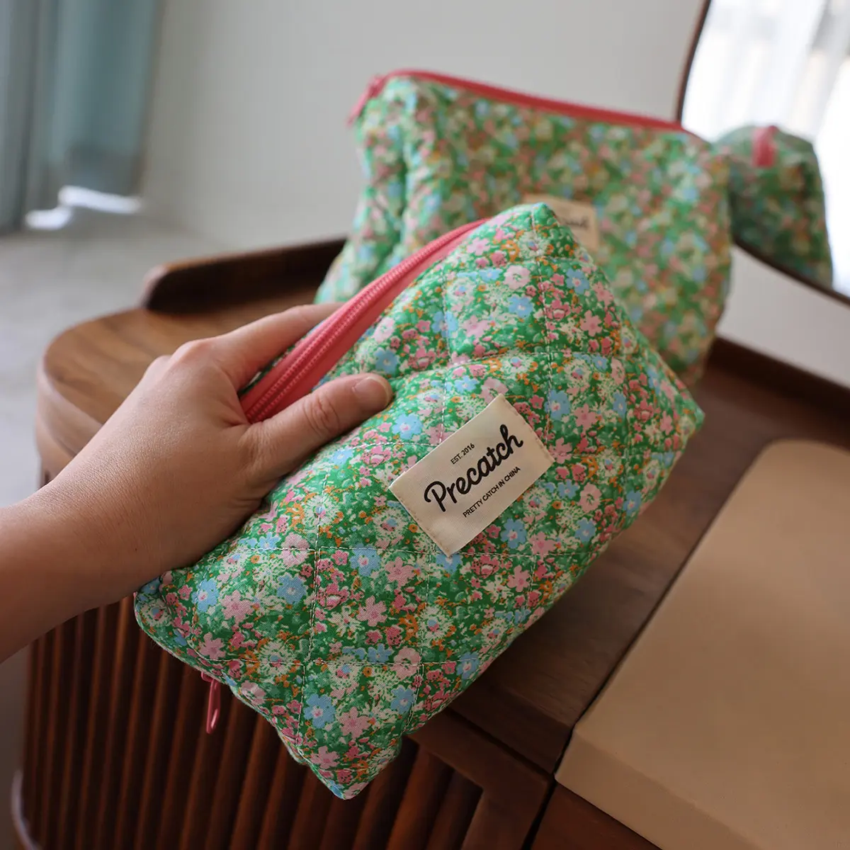 Floral Patterned Medium-sized Cosmetic Bag For Skincare Products Portable Travel Organizer Makeup Bag Small items storage bag
