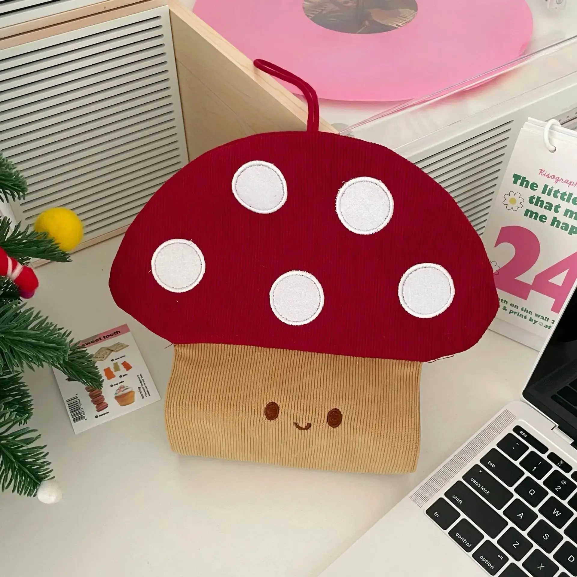 Creative Cloth Mushroom Tissue Box Cute Decorative Hanging Tissue Bag Wall Mounted Napkin Container Living Room