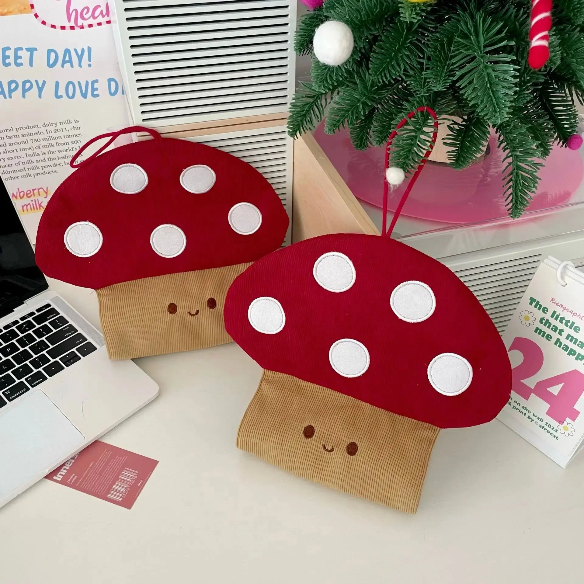 Creative Cloth Mushroom Tissue Box Cute Decorative Hanging Tissue Bag Wall Mounted Napkin Container Living Room