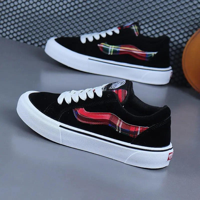 Upgrade the new Scottish retro casual shoes for men and women with soft-soled breathable canvas shoes for students.