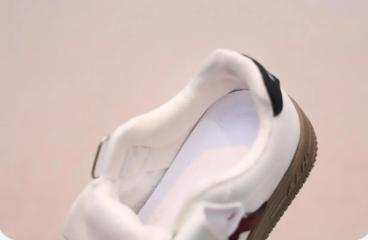 Sanrio hello kitty sports shoes girls board shoes autumn and winter new casual shoes children and students Sneakers
