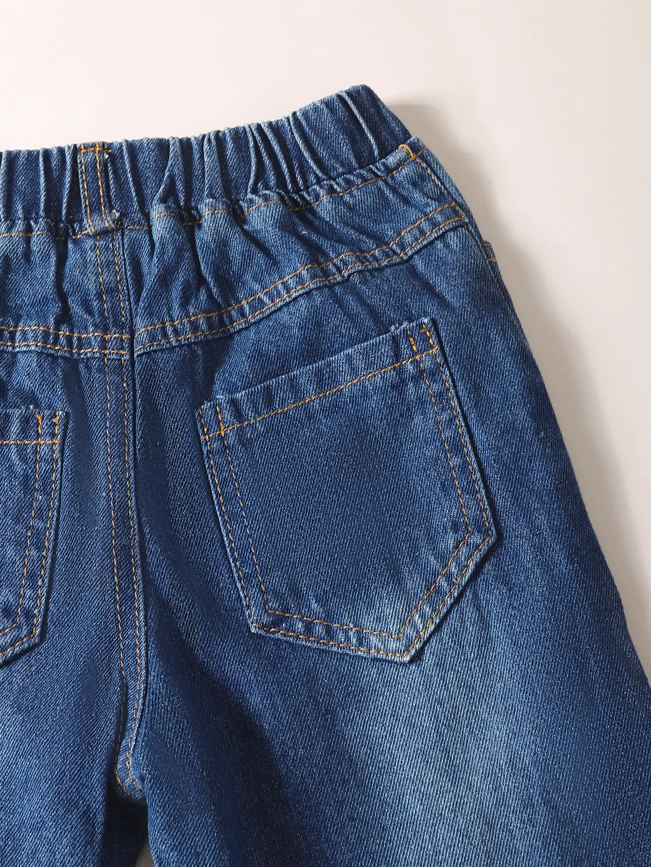 Girls' elastic waist blue jeans with pockets for casual and comfortable outdoor wear in spring/summer