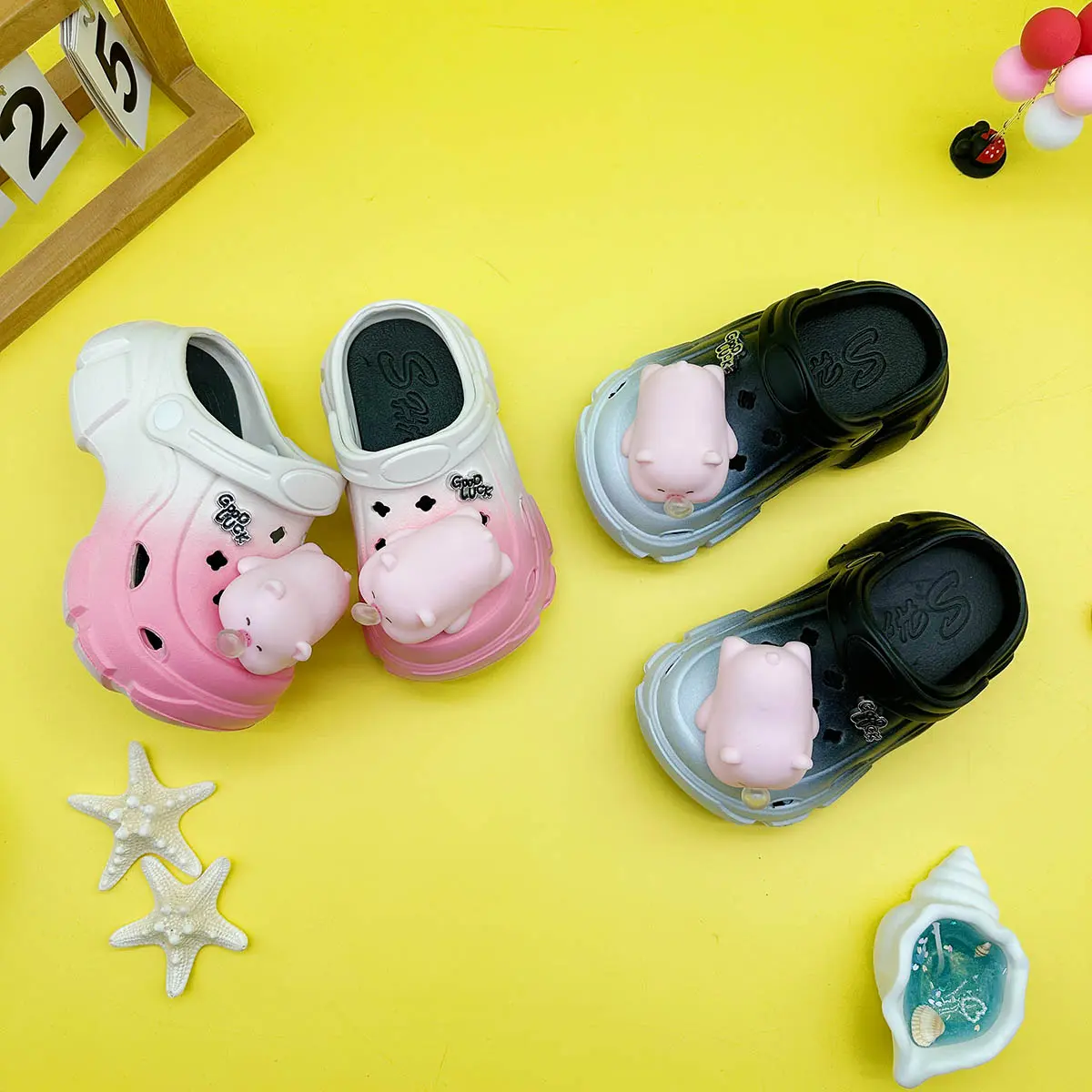 New Fashionable and Versatile Cartoon Bubble Piggy Clogs Soft-Soled Non-Slip Toe-Cap Sandals for Boys and Girls 606