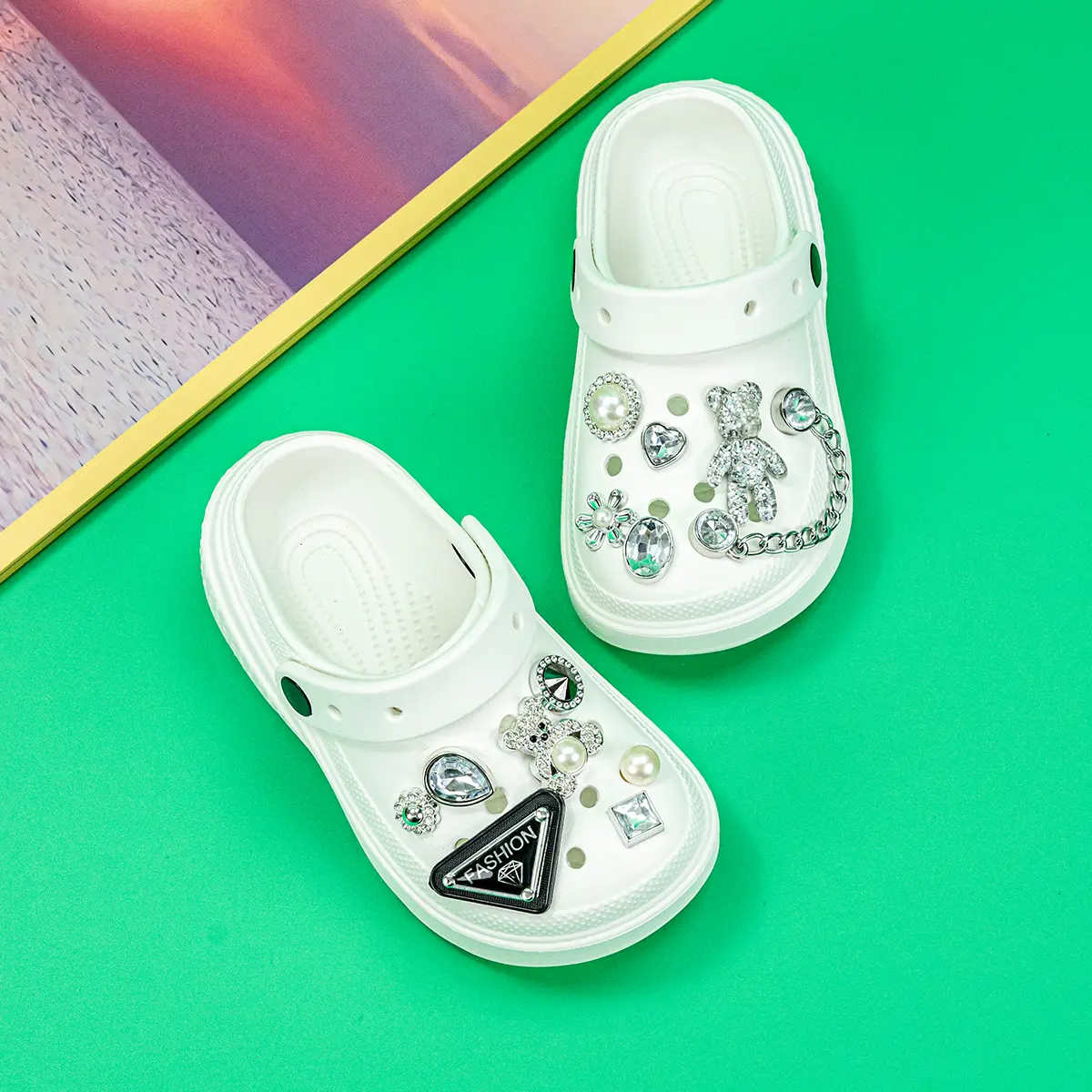New Boys and Girls Slippers Cartoon Triangle Brand Bear Versatile Eva Hole Shoes Soft Sole Non-Slip Sandals 2310
