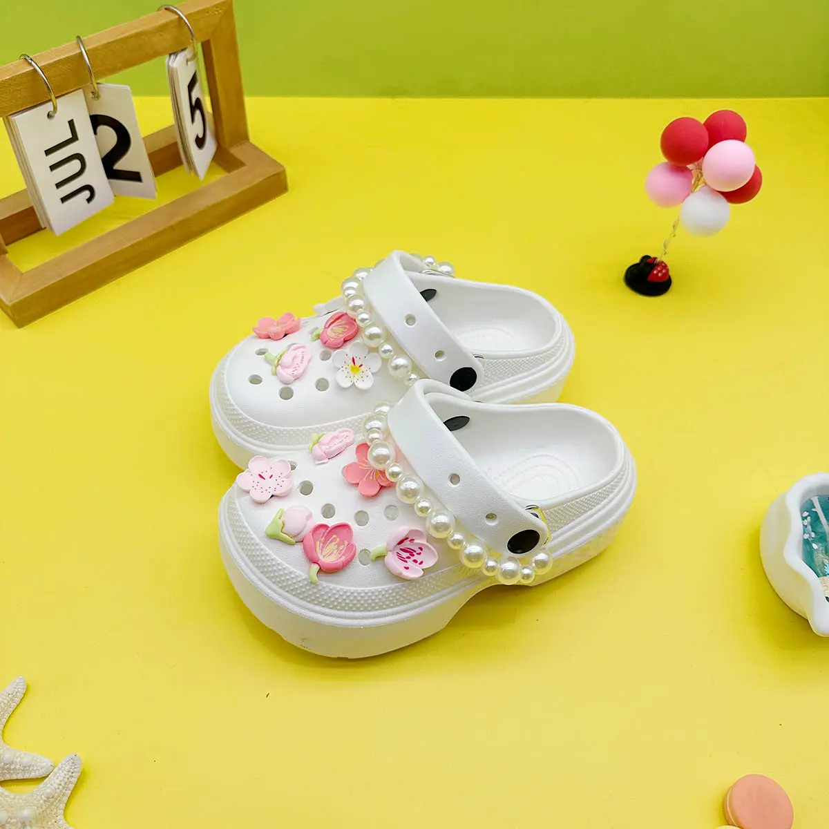 New Style Boys and Girls Slippers Cartoon Pearl Chain Cherry Blossom Versatile Eva Hole Shoes Soft Sole Non-Slip Sandals 2310