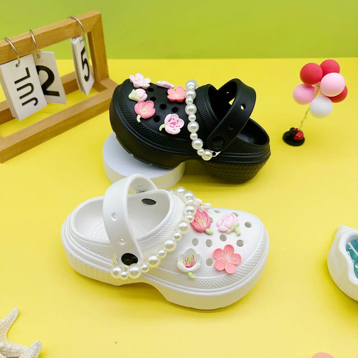 New Style Boys and Girls Slippers Cartoon Pearl Chain Cherry Blossom Versatile Eva Hole Shoes Soft Sole Non-Slip Sandals 2310