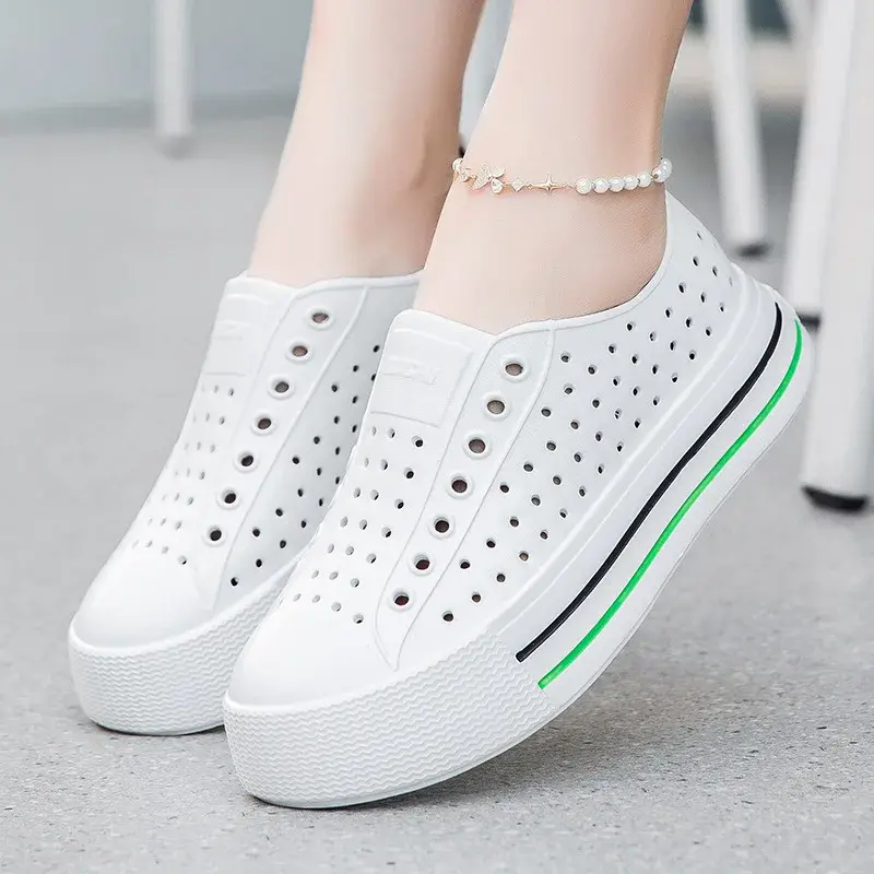 Summer Hole Shoes Female Sandals Outdoor Beach Walking Water Shoes Big Child Thick Bottom Sports Sandals Adults Garden Cave Shoe