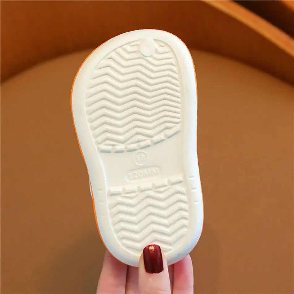 Summer Cartoon Bunny Bear Breathable Children Indoor Clog Shoes with Non-Slip Holes Unisex Soft-Soled Slippers Children Sandals