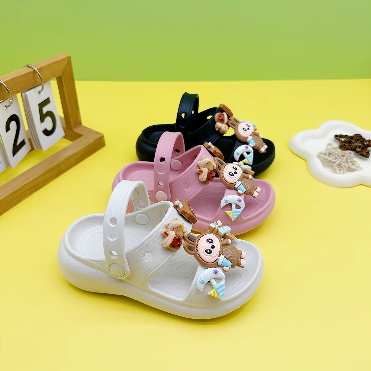 Fashion Popular Cartoon Coffee Slippers New Double Color Block Flats Bottom Boys and Girls Non-Slip Soft Bottom Sandals 811