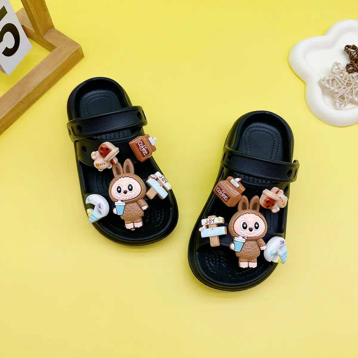 Fashion Popular Cartoon Coffee Slippers New Double Color Block Flats Bottom Boys and Girls Non-Slip Soft Bottom Sandals 811