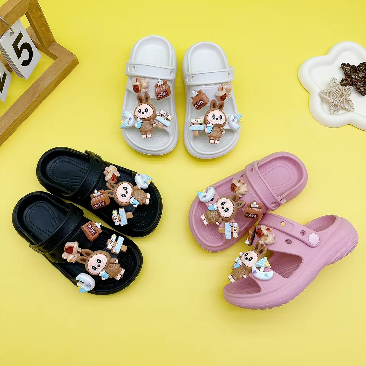 Fashion Popular Cartoon Coffee Slippers New Double Color Block Flats Bottom Boys and Girls Non-Slip Soft Bottom Sandals 811
