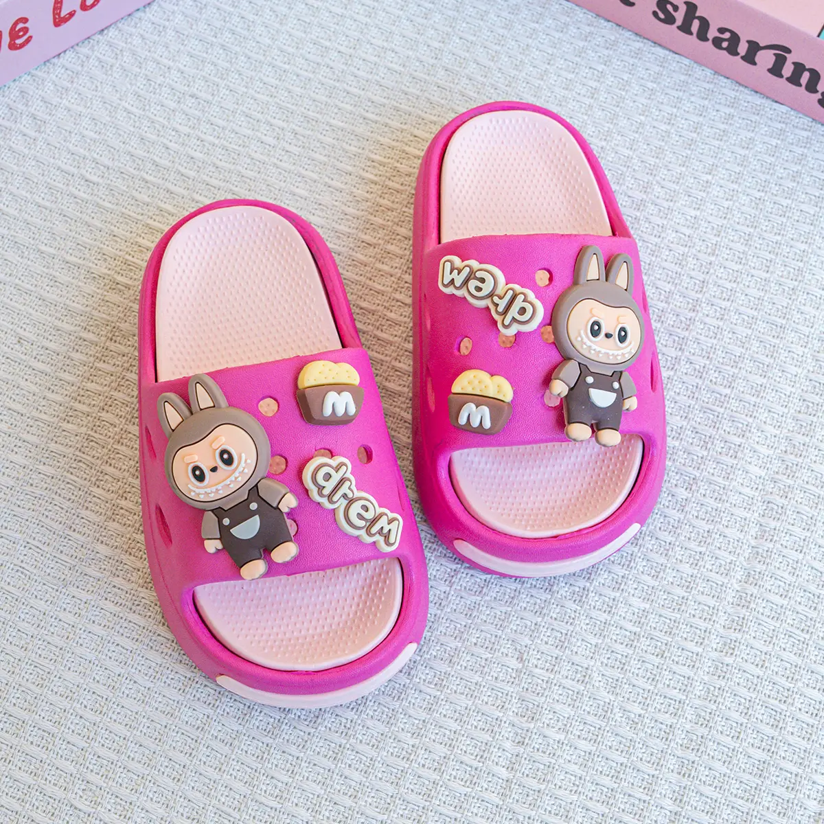 New Popular Cartoon Letters Versatile Eva Slippers for Boys and Girls, Fashionable Double Soft-Soled Non-Slip Sandals 831