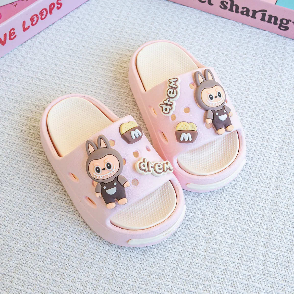 New Popular Cartoon Letters Versatile Eva Slippers for Boys and Girls, Fashionable Double Soft-Soled Non-Slip Sandals 831