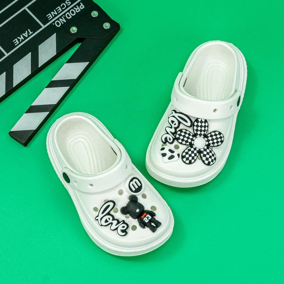 New Style Boys and Girls Slippers Cartoon Plaid Flower Bear Versatile Eva Hole Shoes Soft Sole Non-Slip Sandals 2310
