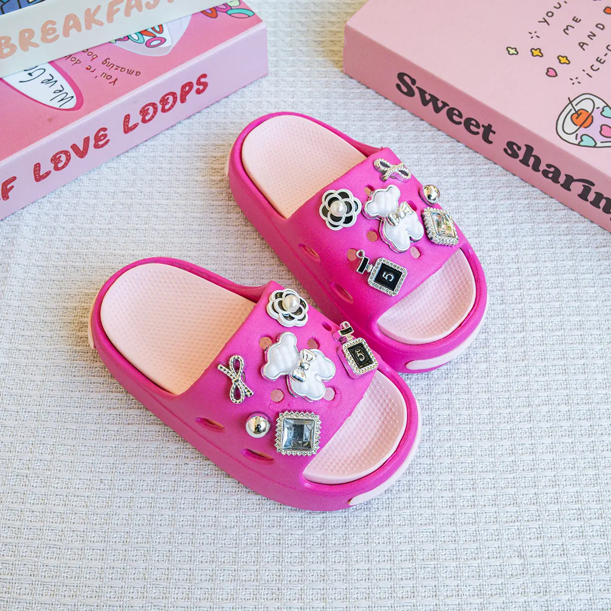 New Popular Cartoon Double White Bear Versatile Eva Slippers for Boys and Girls, Fashionable Double Soft-Soled Non-Slip Sandals 831