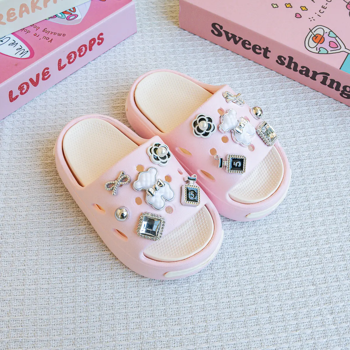 New Popular Cartoon Double White Bear Versatile Eva Slippers for Boys and Girls, Fashionable Double Soft-Soled Non-Slip Sandals 831