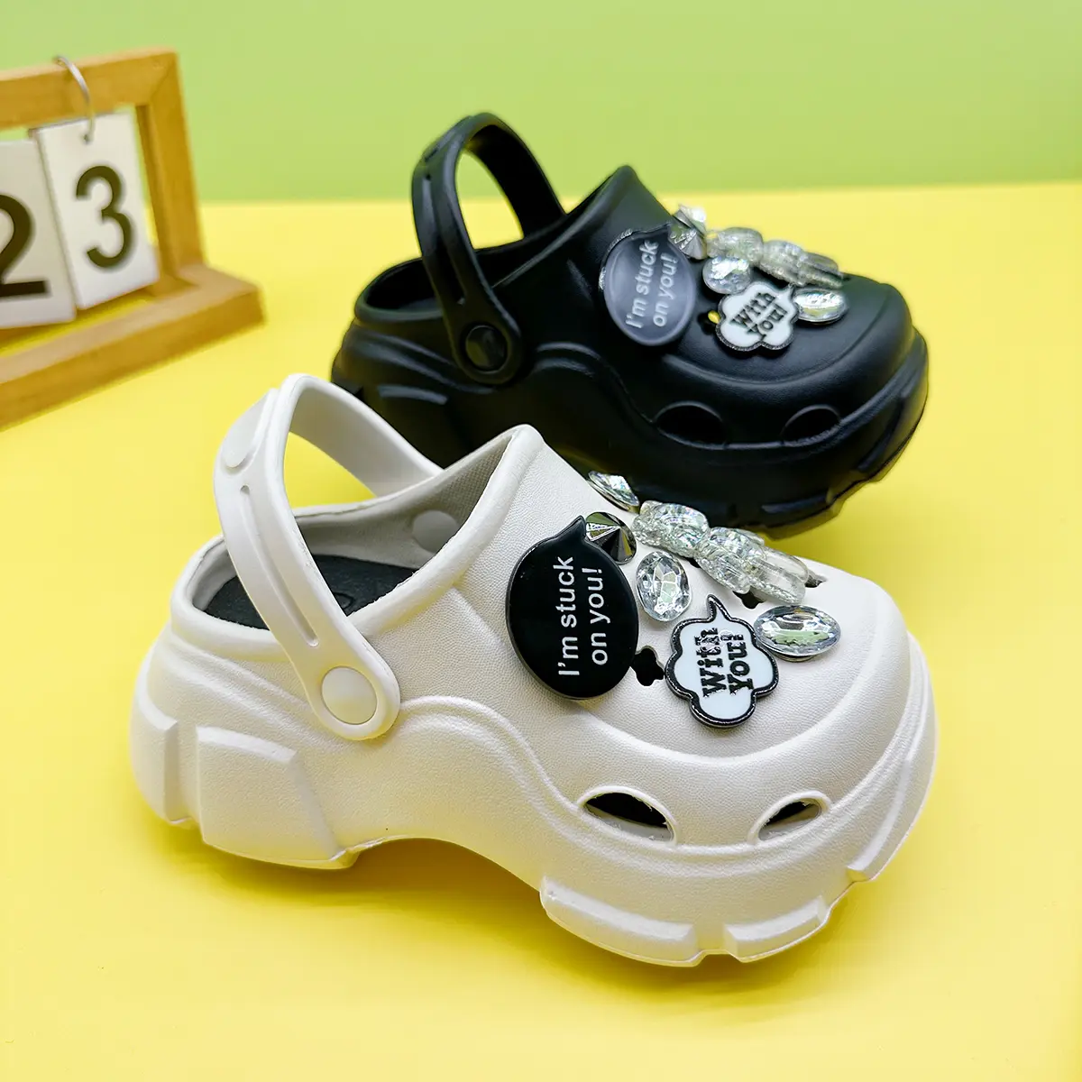New Cartoon Balloon Dog Transparent Bear Family Hole Shoes for Boys and Girls X606