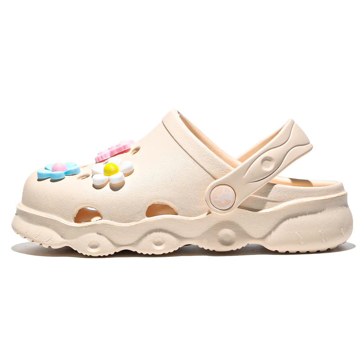 Comfortable children's slippers with thick soles, a pair of sandals suitable for outdoor play, with butterfly flower accessories
