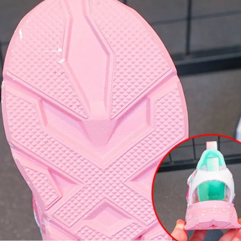 Sanrio Summer Girls Fashion Kuromi Led Light Up Luminous Sports Sandals Kids Non-slip Outdoor Sandals Toddler Shoes