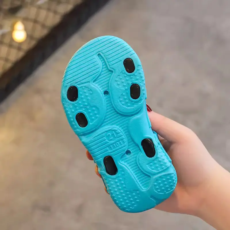2025 New Boys' Sandals – Summer Soft-Sole Anti-Slip Sports Shoes for Big Kids Mecha Style Children's Beach Sandals for Boys