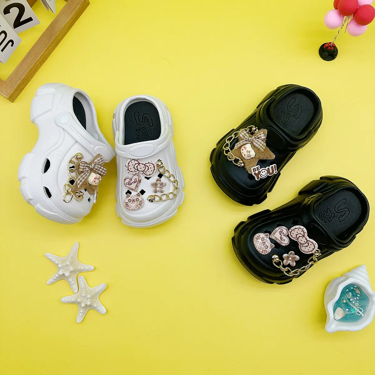 New Fashionable and Versatile Cartoon Chain Five-Pointed Star Kt Cat Hole Shoes Soft Sole Non-Slip Toe Sandals Boys and Girls Slippers 606