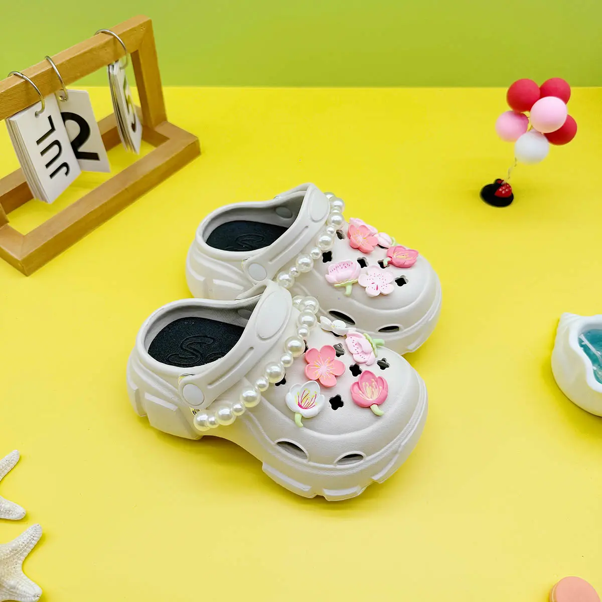 New Style Pearl Chain Cherry Blossom Fashion Versatile Clogs Soft Sole Non-Slip Toe Sandals Boys and Girls Family Slippers 606