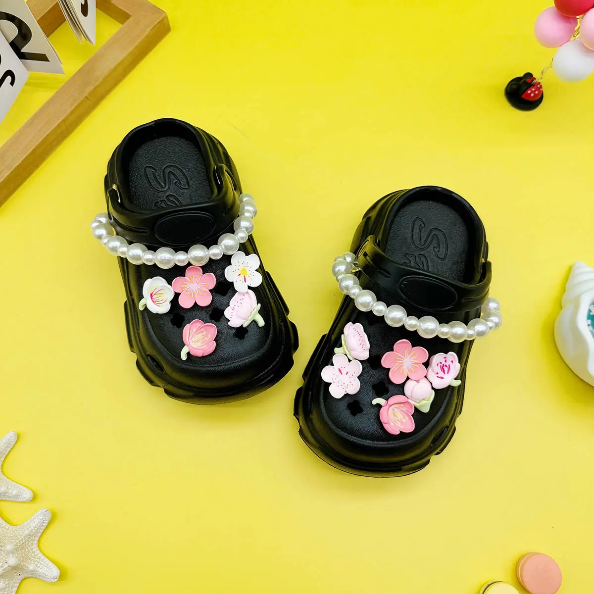 New Style Pearl Chain Cherry Blossom Fashion Versatile Clogs Soft Sole Non-Slip Toe Sandals Boys and Girls Family Slippers 606