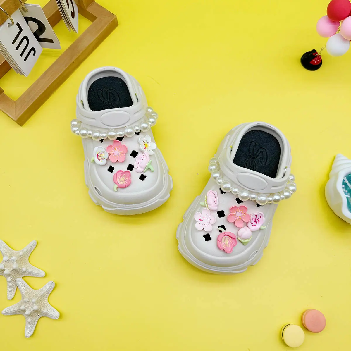 New Style Pearl Chain Cherry Blossom Fashion Versatile Clogs Soft Sole Non-Slip Toe Sandals Boys and Girls Family Slippers 606