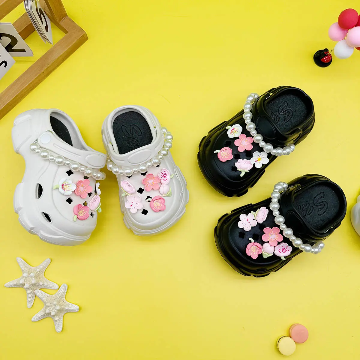 New Style Pearl Chain Cherry Blossom Fashion Versatile Clogs Soft Sole Non-Slip Toe Sandals Boys and Girls Family Slippers 606