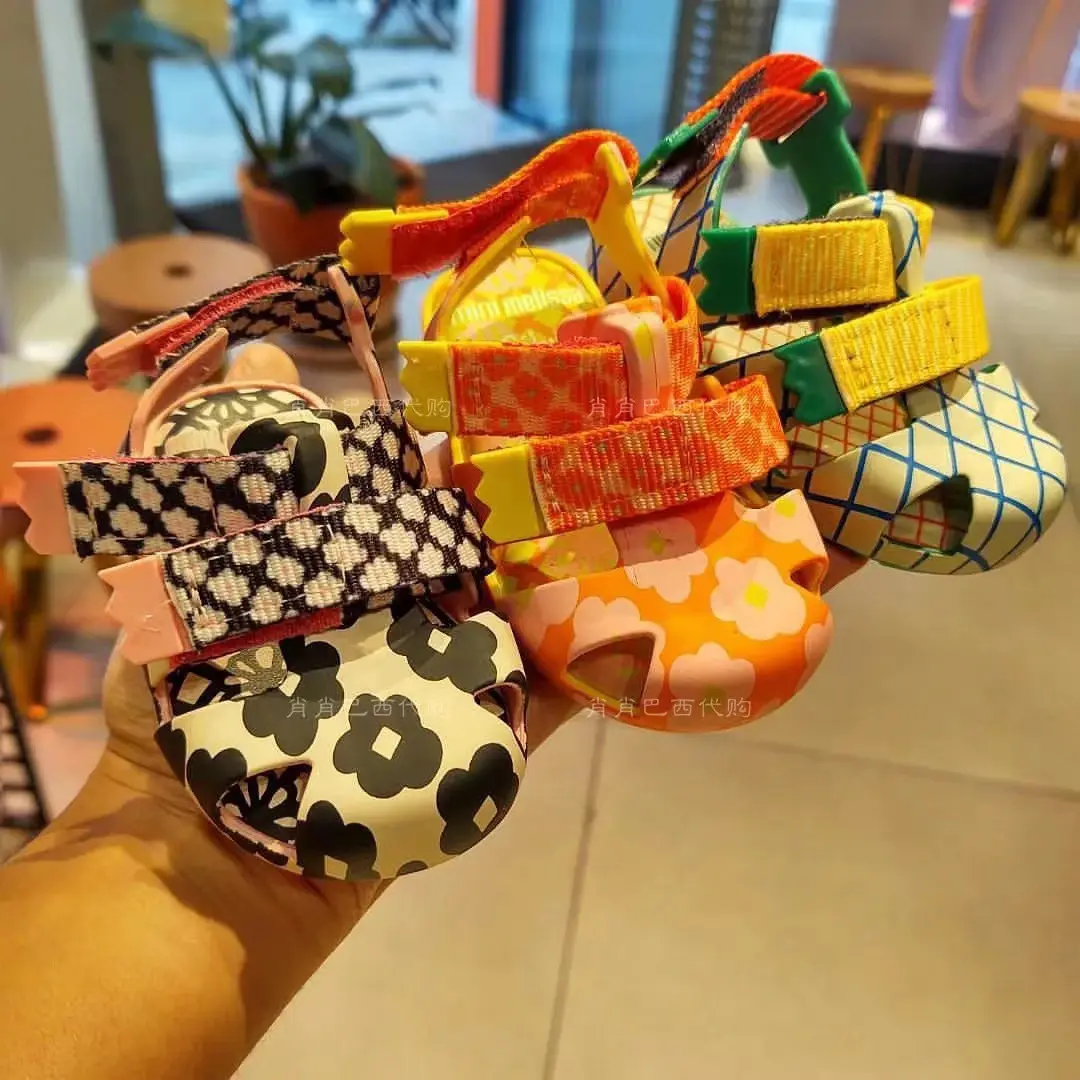 Summer Cool Baotou Shoes For Men And Women Baby Soft Sole Velcro Beach Shoes Summer New Colored Roman Children's Shoes