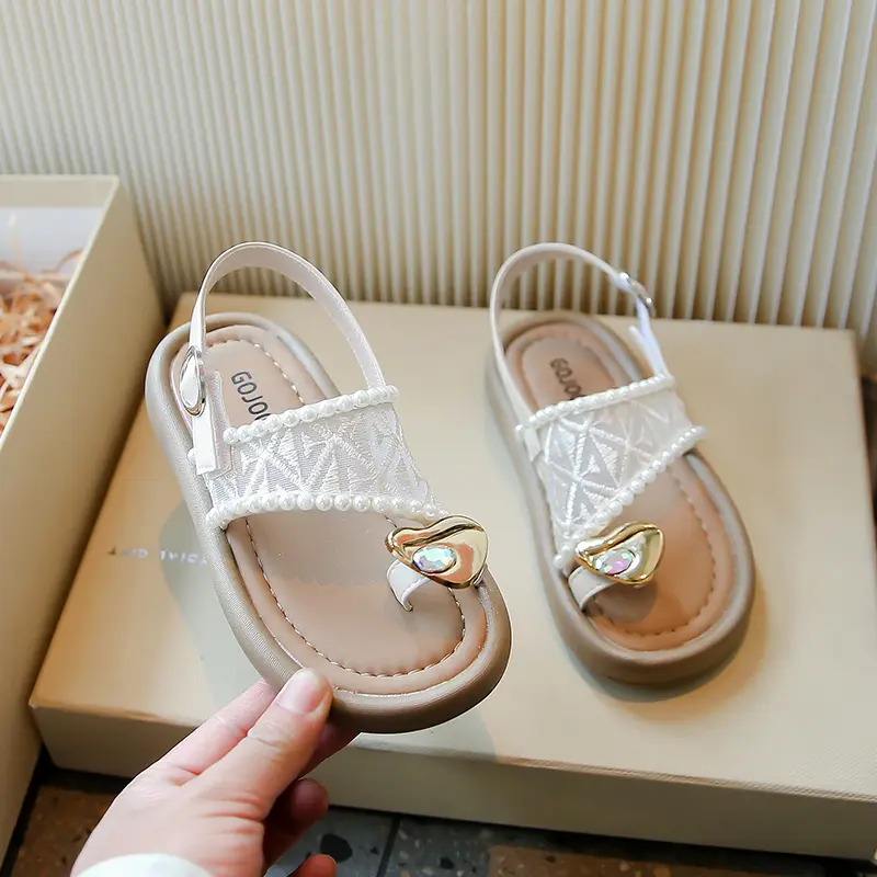 2025 Summer New Children Princess Pearl Cool Slippers for Girl Anti Slip Beach Sandals Toe Covering Casual Versatile Style Flats