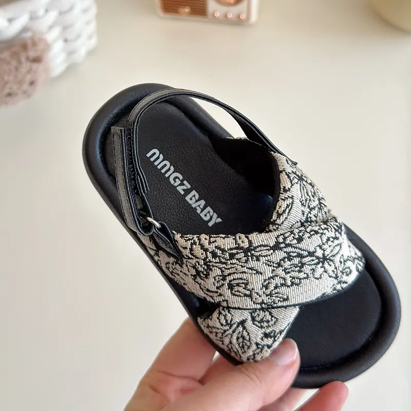 Girls Summer Beach Shoes Ethnic Style Kids Casual Sandals Soft Sole Fashion Children Retro Princess Shoes 2025 Summer New