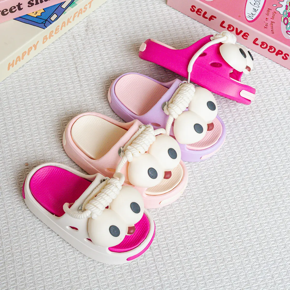 New Popular Cartoon Big Eyes Versatile Girls Eva Slippers Fashionable Double Soft-Soled Non-Slip Sandals 831