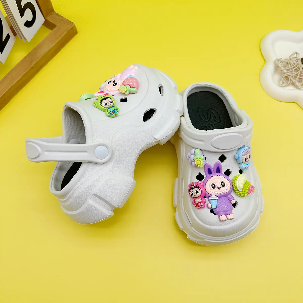 New Fruit Fashion Versatile Clogs Soft-Soled Non-Slip Toe-Cap Sandals for Boys and Girls Family Slippers 606