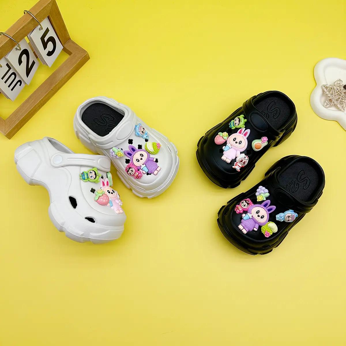 New Fruit Fashion Versatile Clogs Soft-Soled Non-Slip Toe-Cap Sandals for Boys and Girls Family Slippers 606