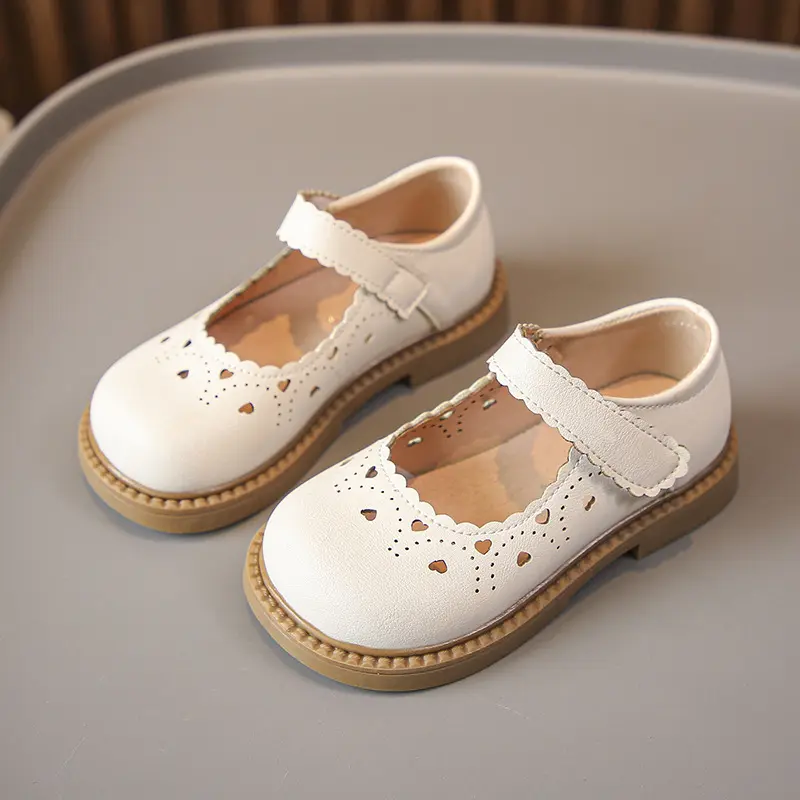 Girls Leather Shoes 2025 Spring Autumn Fashion Kids Mary Janes with Cut-outs Heart Princess Sweet Children Dress Shoes Soft Chic