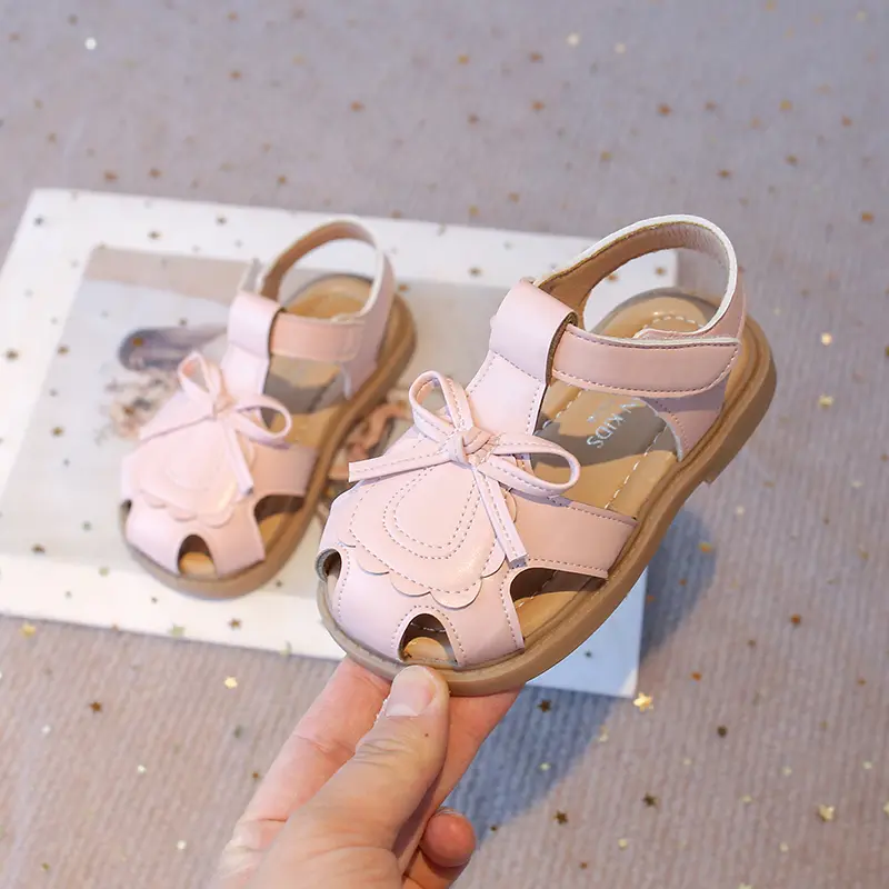 Classic Girls Sandals 2025 Summer Brand New Kids Beach Shoes Anti-kick Cut-outs Breathable Children Sandals T-strap Cute Bowtie