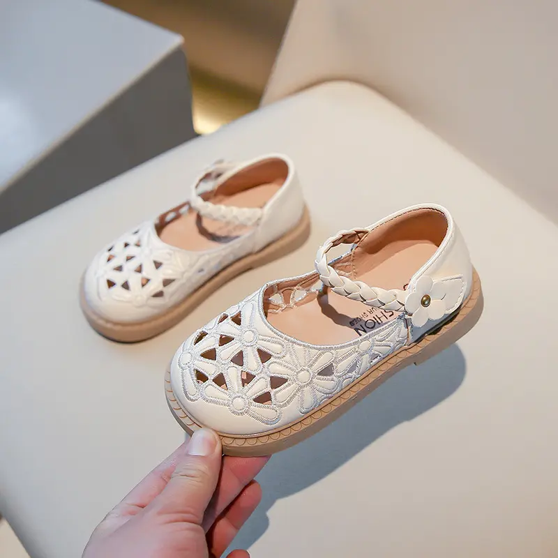 2025 New Girls Princess Leather Shoes Summer Hollow-out Kids Flat Shoes Fashion Solid Color Sweet Children's Dance Dress Shoes