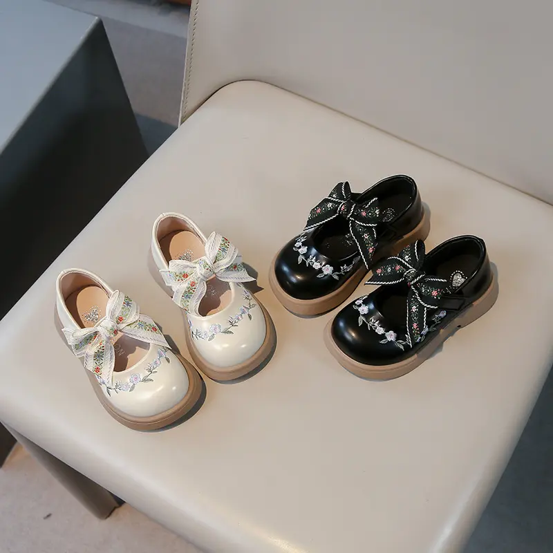 New Spring Girls Leather Shoes Sweet Embroidered Children Princess Shoes Elegant Bowknot Kids Fashion Causal Mary Jane Shoes Hot