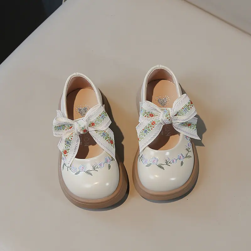 New Spring Girls Leather Shoes Sweet Embroidered Children Princess Shoes Elegant Bowknot Kids Fashion Causal Mary Jane Shoes Hot