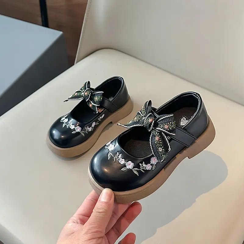 New Spring Girls Leather Shoes Sweet Embroidered Children Princess Shoes Elegant Bowknot Kids Fashion Causal Mary Jane Shoes Hot