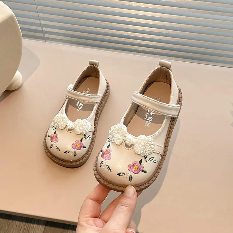 Girls Leather Shoes Chinese Style Children Sweet Embroidery Princess Shoes Non-slip Soft Sole Fashion Kids Mary Janes Shoes