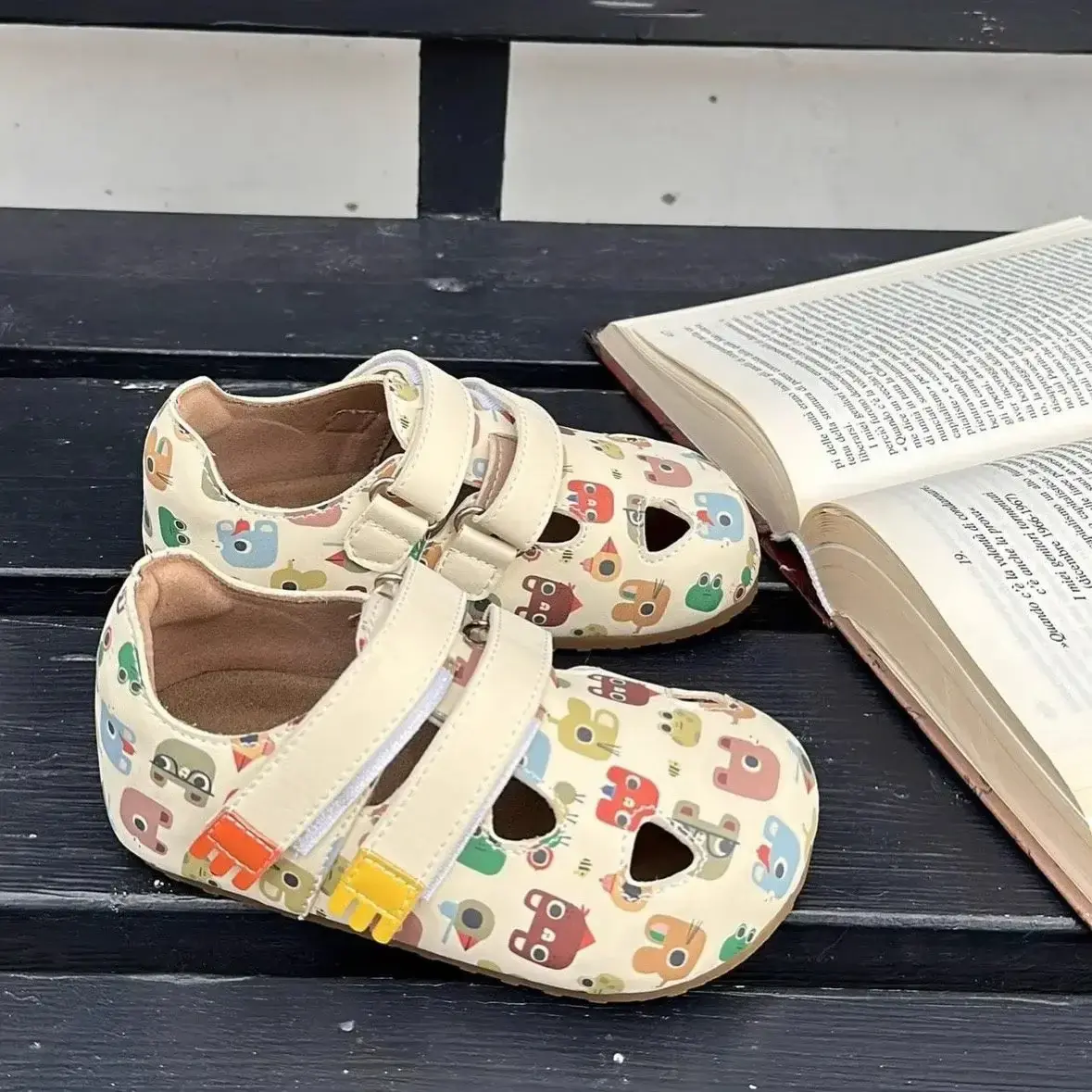 Kids Casual Shoes Cartoon Printed Girls Moccasins Round Toes Hollowed-out 2025 New Children Flat Shoes Double Hook&loop Soft